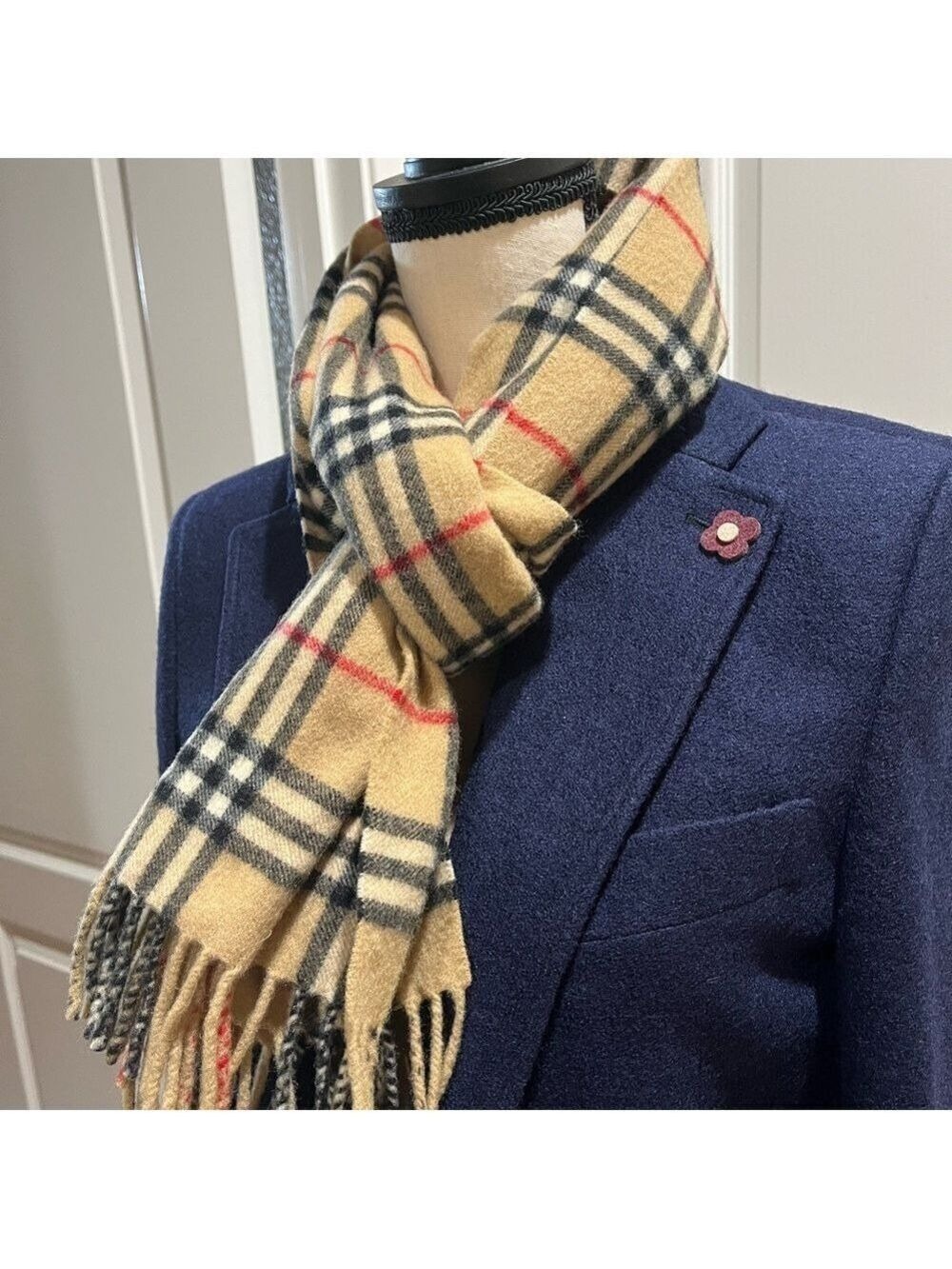 BURBERRYS OF LONDON CASHMERE SCARF - Picture 8 of 9